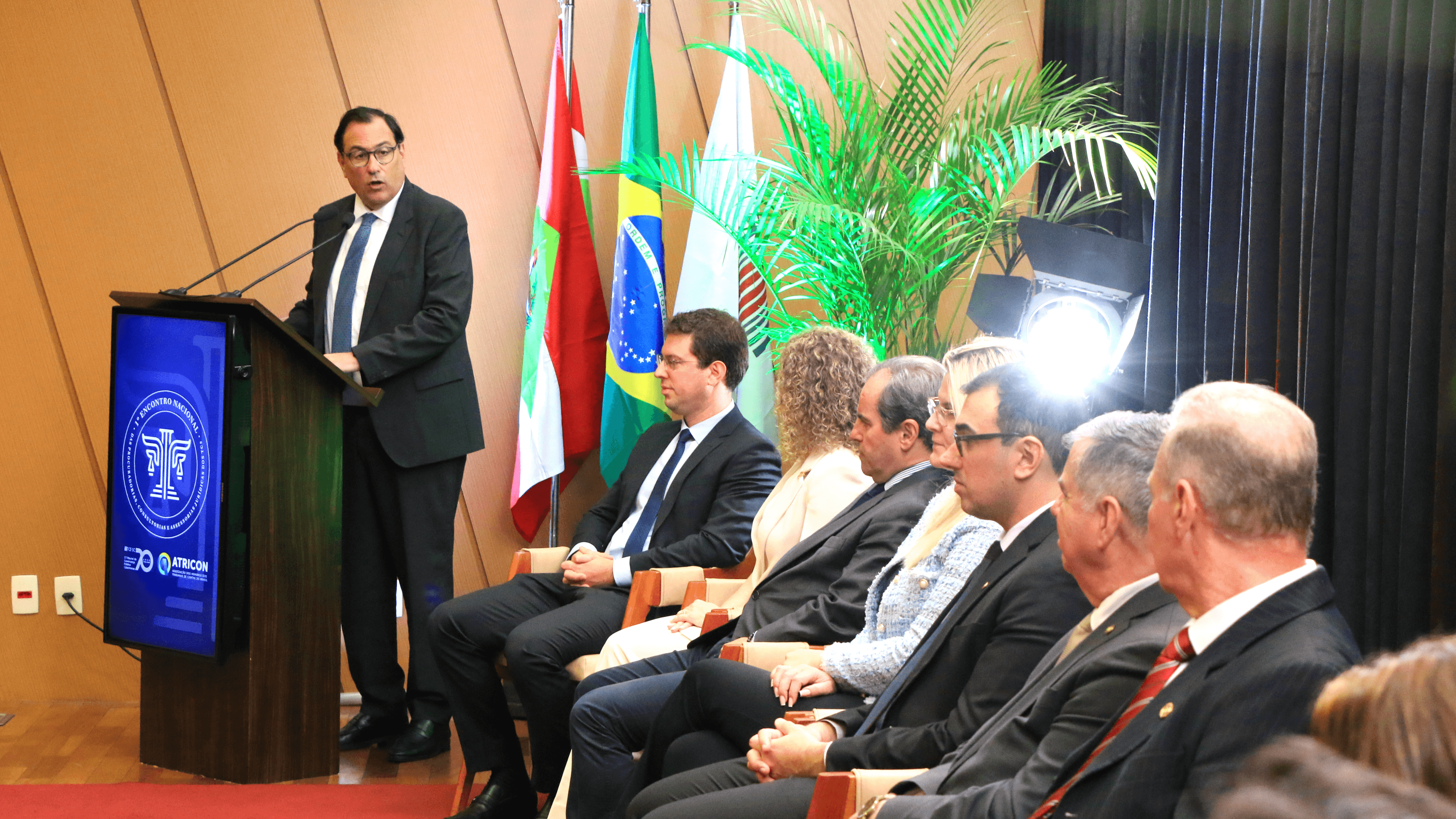 AberturaDentroMateriaFrancisco_0.png
