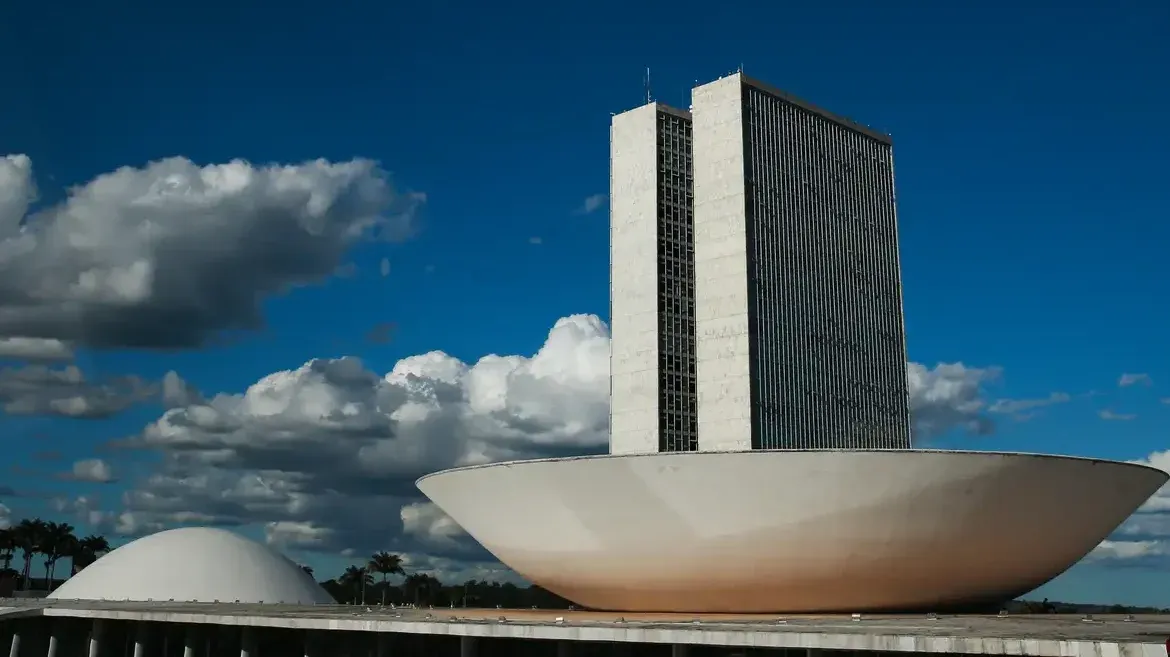 monumentos_brasilia_cupula_plenario_da_camara_dos_deputados3103201341-e1760645824274.webp